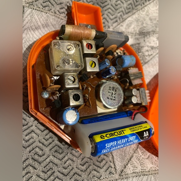 1979 Vintage Avon sunscreen radio - major retro Barbie core vibes! - Picture 13 of 17